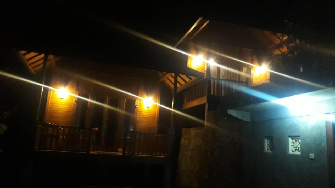 Uma D'Nyuh Homestay Singaraja Exteriör bild