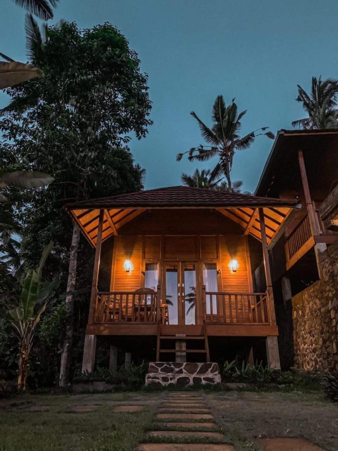 Uma D'Nyuh Homestay Singaraja Exteriör bild