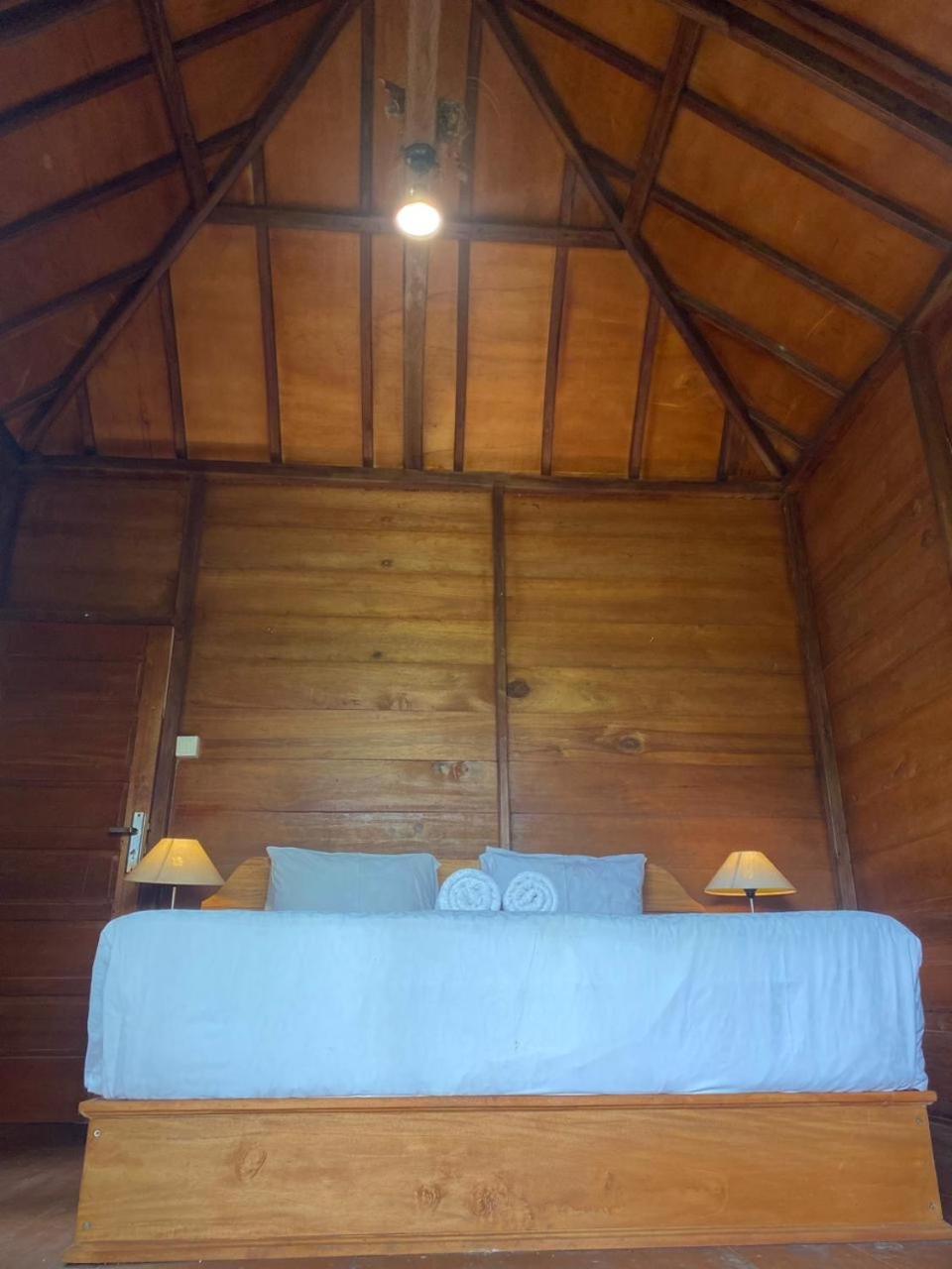 Uma D'Nyuh Homestay Singaraja Exteriör bild