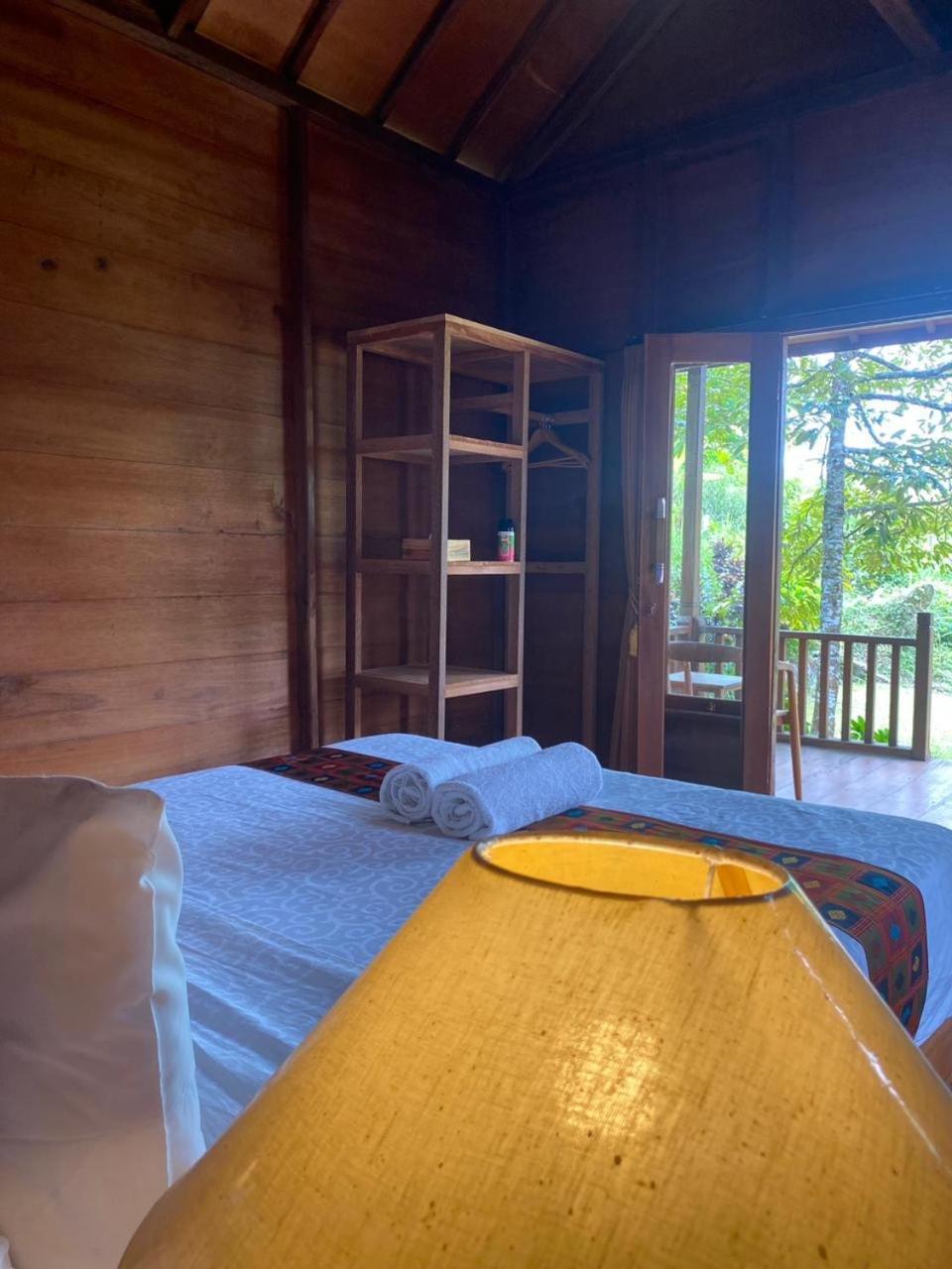 Uma D'Nyuh Homestay Singaraja Exteriör bild