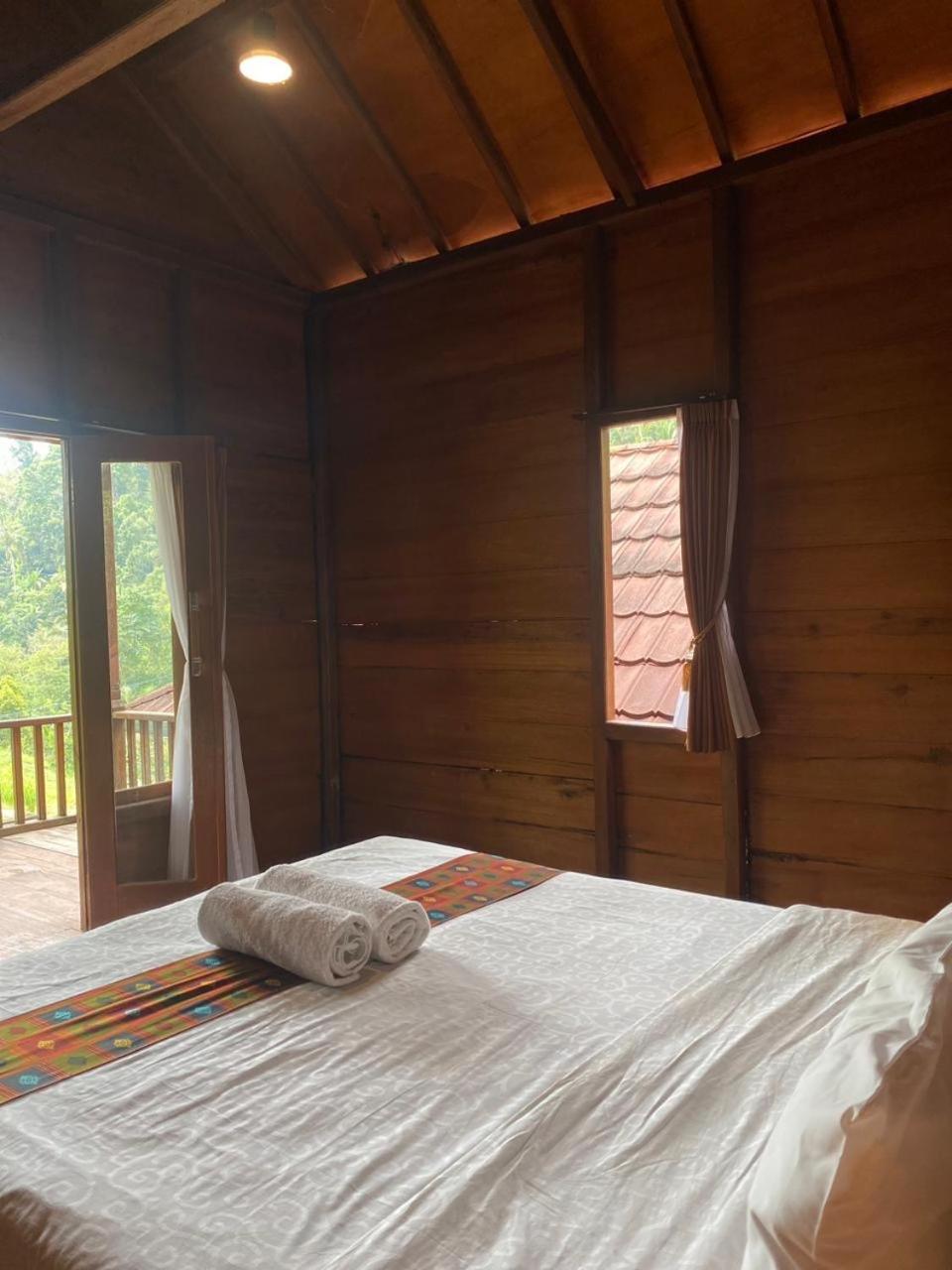 Uma D'Nyuh Homestay Singaraja Exteriör bild