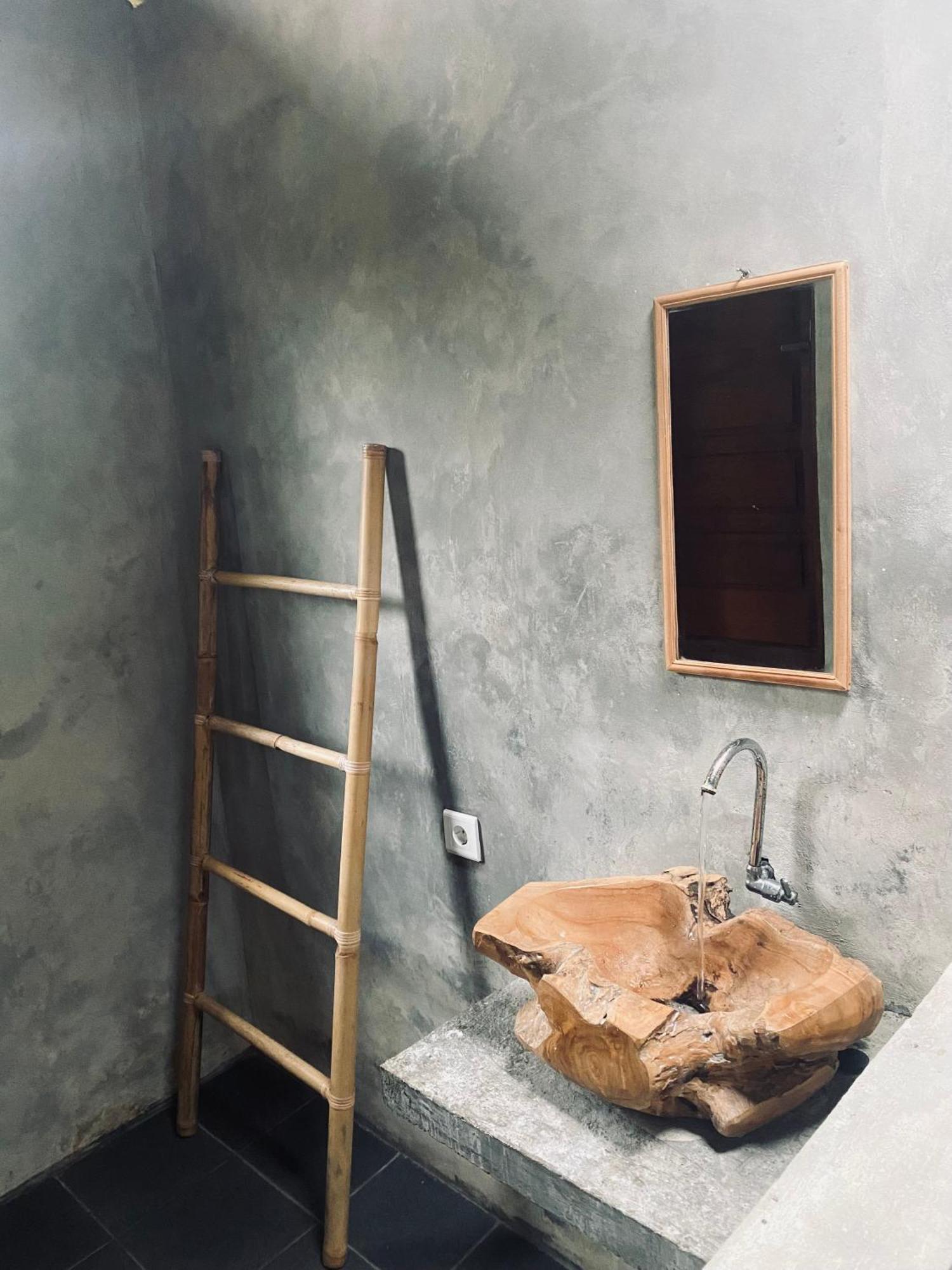 Uma D'Nyuh Homestay Singaraja Exteriör bild